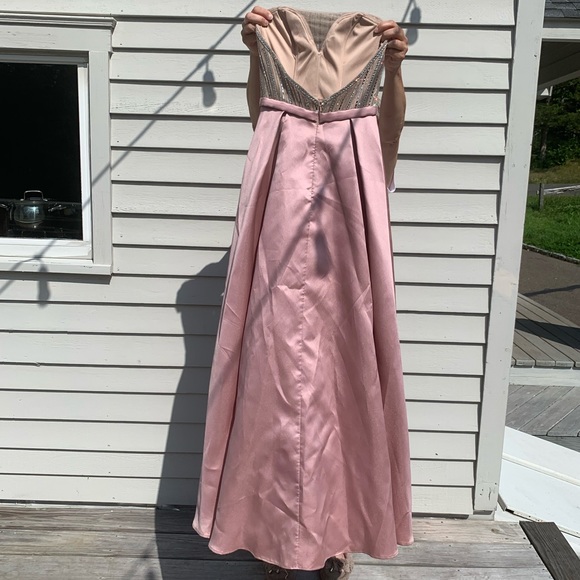 Beautiful Xscape ball gown - Picture 3 of 8